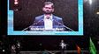 Boric habla a la multitud durante su discurso de la victoria, ya entrada la noche en Santiago.