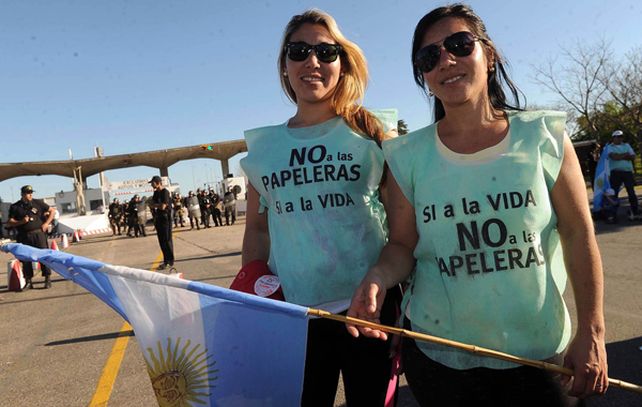 Asambleístas de Gualeguaychú protestaron por el aumento de producción de la pastera.