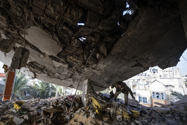 Las bombas demolieron varios edificios de departamentos en Rafah, la &uacute;ltima ciudad palestina que a&uacute;n no cay&oacute; en poder de las tropas israel&iacute;es.