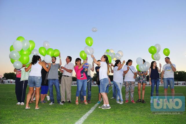 Suelta de globo. En la previa del cotejo principal la organización del partido soló globos en lo que fue un emotivo acto. Foto UNO/Juan Manuel Hernández