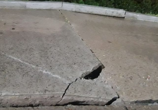 Vecinos de Santa Elena advierten que hay viviendas en peligro por el deslizamiento de barrancas