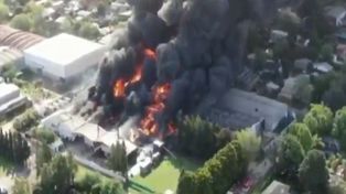 Impactante incendio en una fábrica de químicos de Benavídez