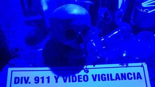 Una calavera fue hallada en un altar a la figura popular.