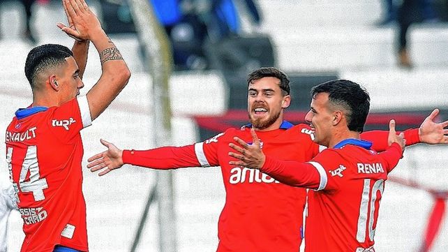 Nacional venció a Danubio y lidera su certamen local ante de recibir a Unión por la Sudamericana.