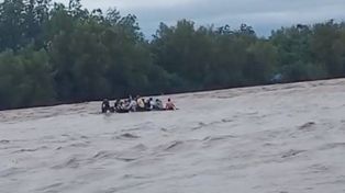 En Salta se pinchó un gomón con 20 personas a bordo: seis desaparecidos
