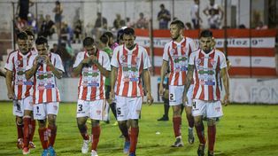 Atlético Paraná empató y define la serie en San Francisco