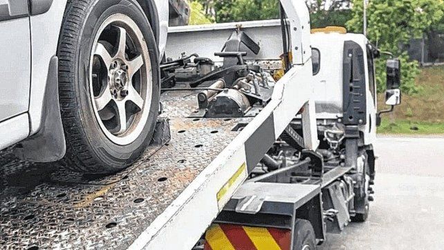 Aseguradoras no cubrirán el remolque con grúa en caso de desperfecto mecánico.