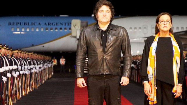 Javier Milei llegó a El Salvador para asunción de Nayib Bukele