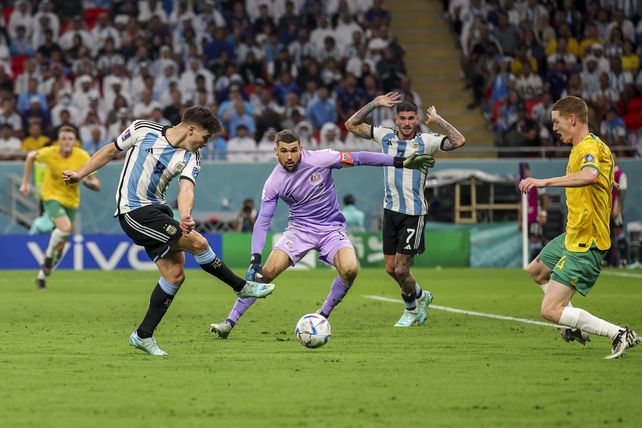 Gol de Julián Álvarez en la victoria de Argentina 2 a 1 ante Australia
