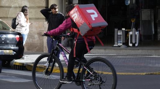 Uno de cada siete rosarinos con empleo sale a buscar más trabajo para subsistir
