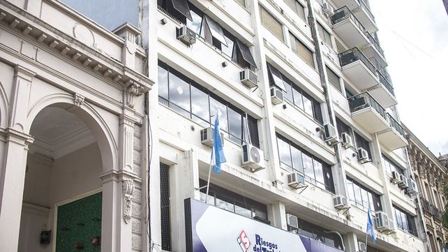 La chica cay&oacute; desde el octavo piso del edificio que se encuentra en la peatonal de Paran&aacute;.&nbsp; 