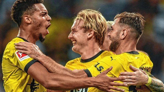 Borussia Dortmund ganó como visitante y por ahora es el líder de la Bundesliga.