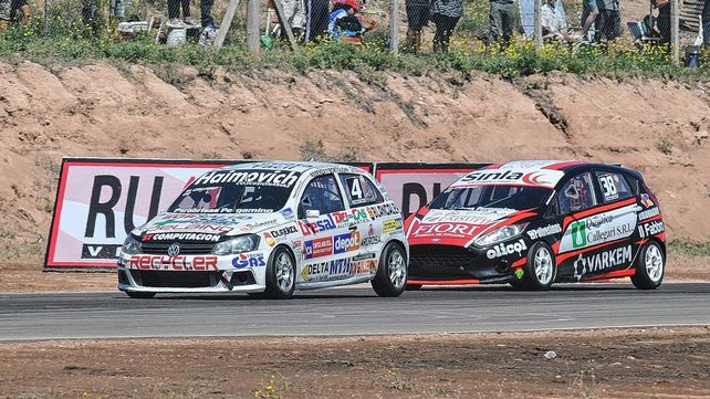 El piloto santafesino Miguel Ciaurro se adjudicó la primera fecha de la clase 2 del Turismo Nacional en Bahía Blanca.