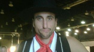 Disfrazado de gaucho, Gin&oacute;bili grab&oacute; un aviso para supermercado estadounidense