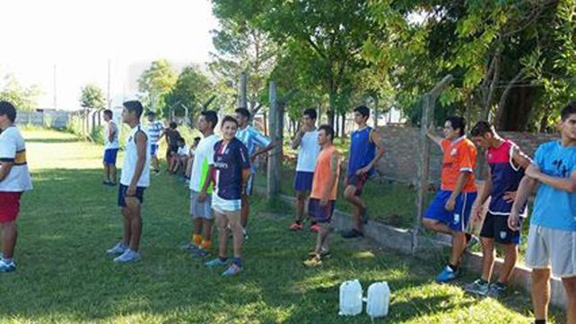 SIGUE. Emilio Fischer prosigue al frente de Sportivo Entre Ríos que entrena en su predio cercano al Aeropuerto de Paraná. &nbsp;
