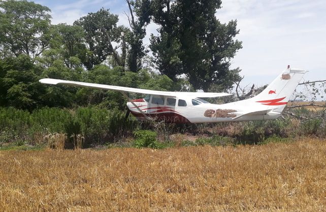 La avioneta que apareció en un campo en San Fabián. 