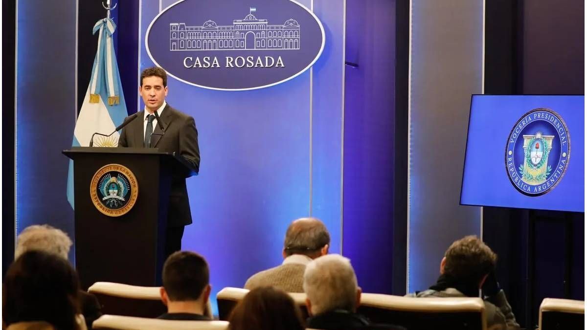El vocero presidencial negó críticas a Messi y a la selección por la bandera de Malvinas