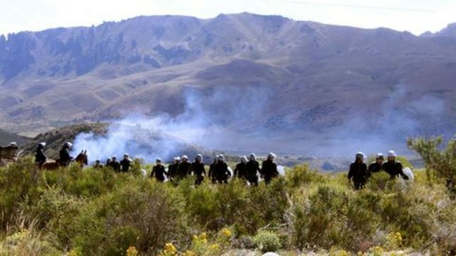 El operativo de más de 300 efectivos de las fuerzas federales se extendió por más de 12 horas en el Pu Lof de Cushamen.
