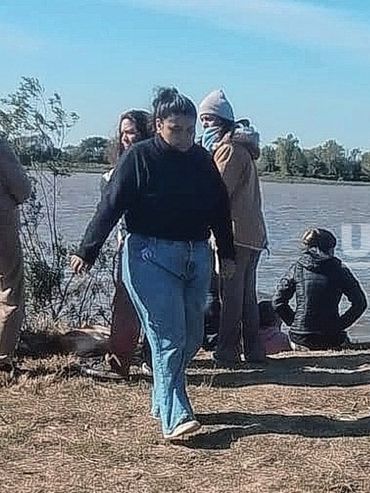 Drama en el río Colastiné: se hundió una embarcación, tres personas se salvaron y buscan intensamente a un hombre de 62 años