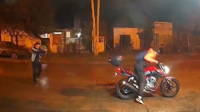 Un policía mató a tiros a un asaltante que intentó robarle la moto en el partido bonaerense de Moreno.&nbsp;