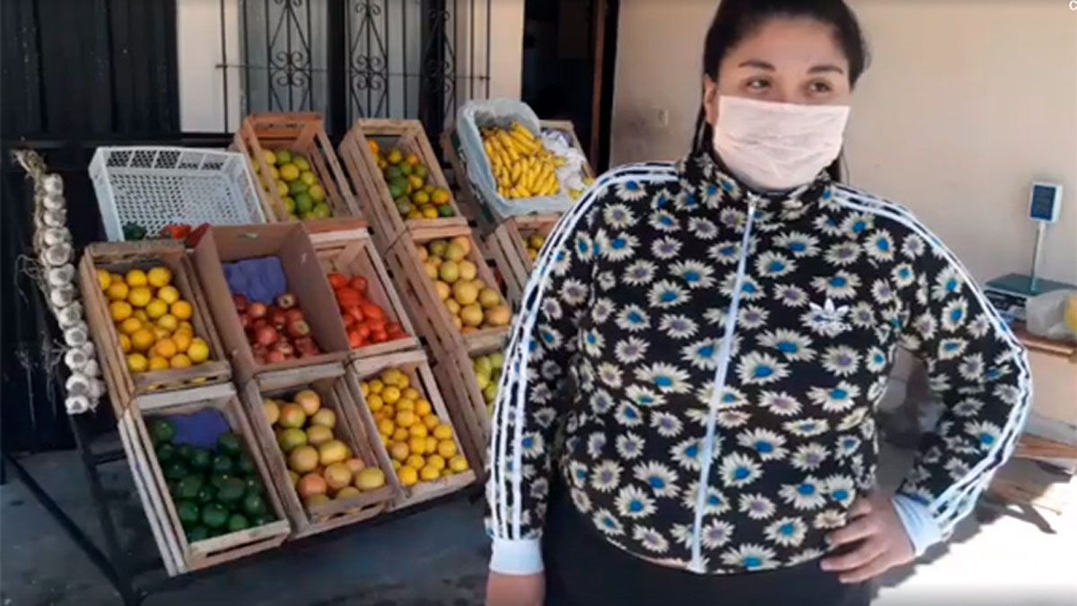 Una joven cobró el bono de 10.000 pesos y se puso una verdulería