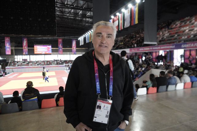 Julio Lamas dijo presente en el Invencible Rosario para presenciar los Juegos Suramericanos.
