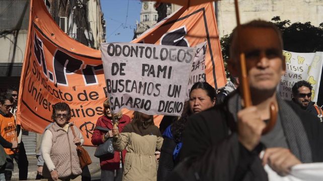 La Marcha Federal de Salud se hizo escuchar en Rosario: El sistema está roto