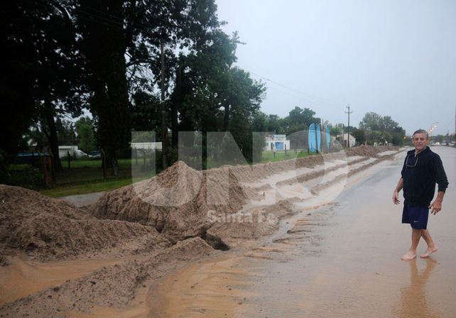 Temor. Los vecinos de Rincón quieren evitar que se repitan inundaciones en la zona. Fotógrafo: Juan Baialardo / Diario UNO Santa Fe