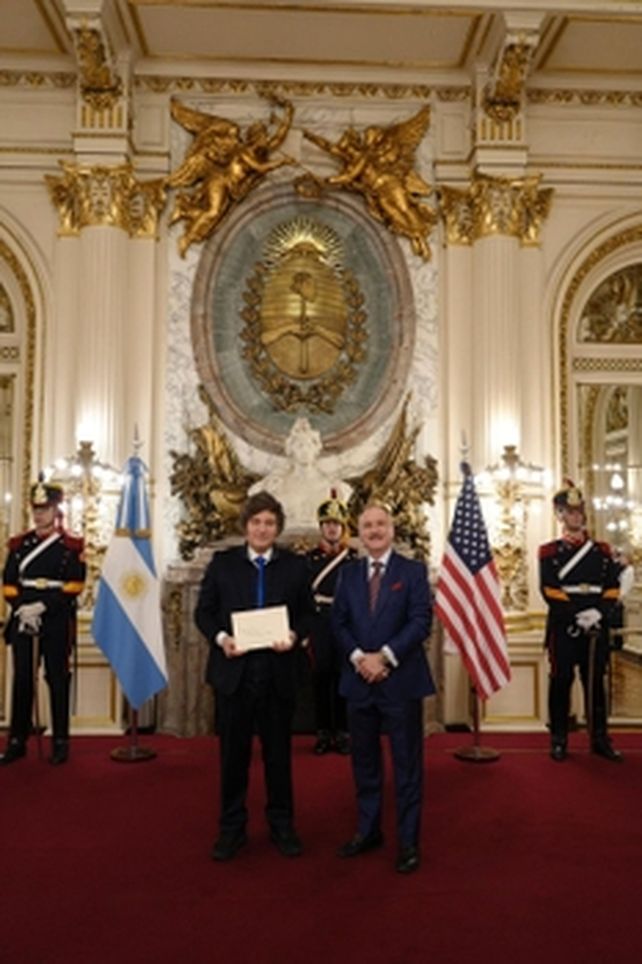 El presidente Javier Milei y el embajador de EEUU