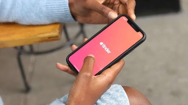 Un joven de 25 años entregó &nbsp;$4.500.000 a una mujer con la que hizo match en Tinder.&nbsp;