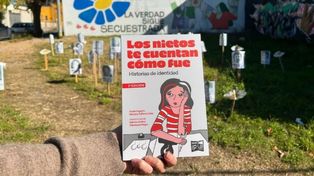 Un libro con textos y viñetas sobre nietas y nietos que recuperaron su identidad