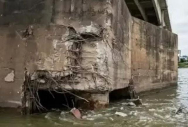 Puente Chaco Corrientes. El remolcador paraguayo Tío Jan chocó contra el pilote número 5 el sábado último