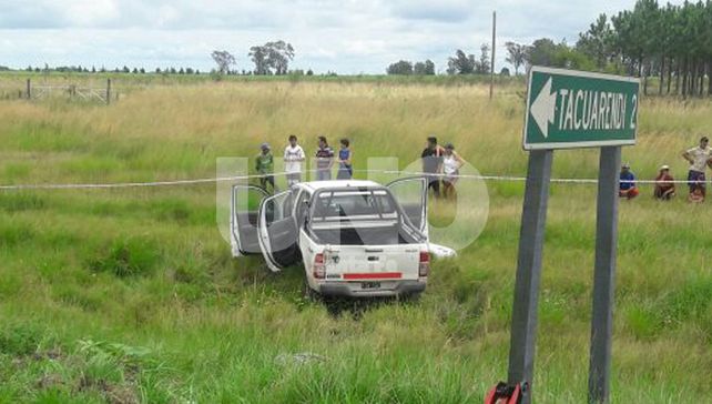 Dos personas murieron en un choque entre un auto y una camioneta en Tacuarendí