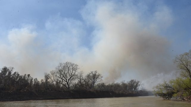 La quema de pastizales en la zona de islas frente a Rosario ya provocó la destrucción de alrededor de&nbsp; 400 mil hectáreas.&nbsp;