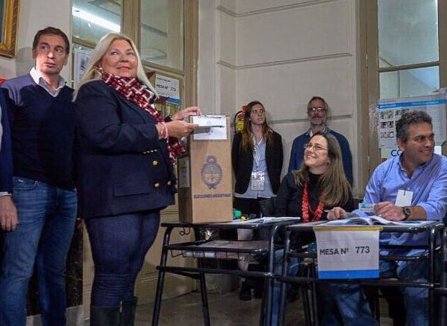 Carrió tomó un café con el presidente, votó y dijo que reza por Santiago Maldonado