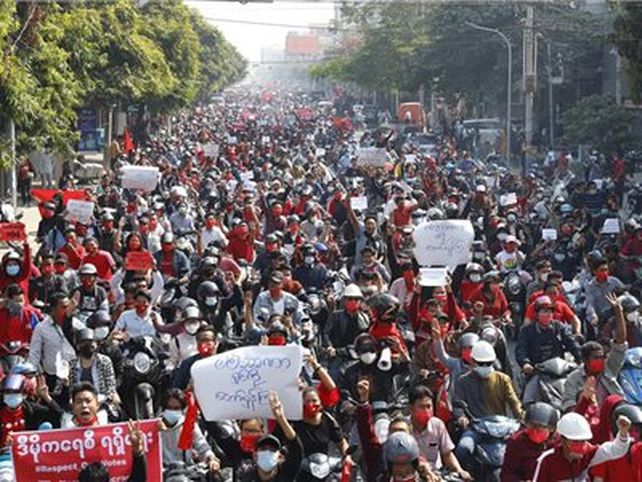 La manifestación de este domingo fue la más masiva en décadas en Myanmar.