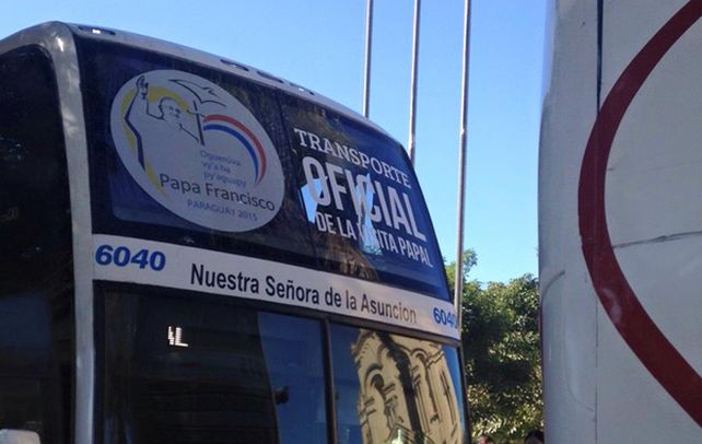 Partida. Un micro con destino a Asunción sale desde la estación de ómnibus.