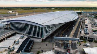 Irse del país vía Ezeiza es un slogan para no hacerse cargo de los errores propios.