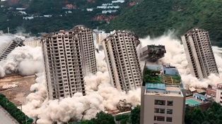 Video: impactante demolición de 15 edificios al mismo tiempo en China