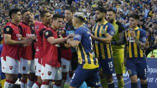 El nuevo protocolo permitirá que los árbitros de la Liga Profesional eviten los tumultos de futbolistas ante una decisión del juego.