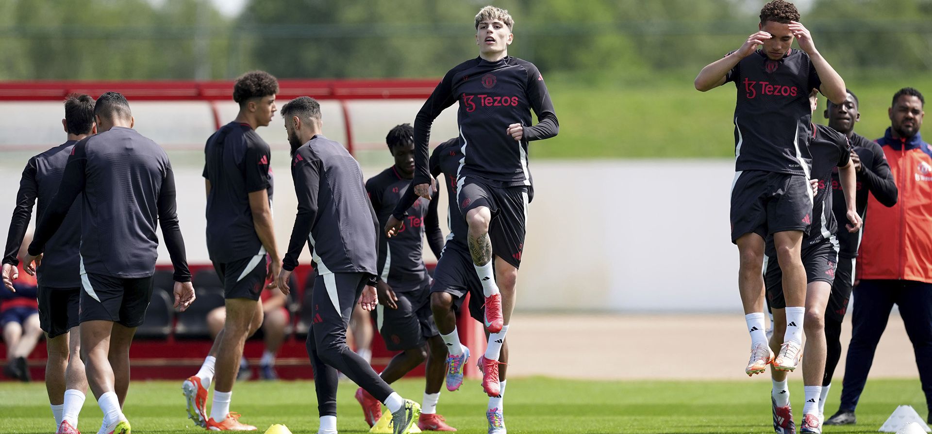 Alejandro Garnacho, del Manchester United, durante un entrenamiento en el Centro de Entrenamiento Carrington de Manchester, el miércoles 14 de mayo de 2025. (Martin Rickett/PA vía AP) Alejandro Garnacho, del Manchester United, durante un entrenamiento en el Centro de Entrenamiento Carrington de Manchester, el miércoles 14 de mayo de 2025. (Martin Rickett/PA vía AP)