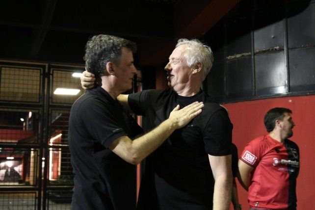 Roberto Sensini e Ignacio Boero celebran la victoria en las elecciones en Newells.