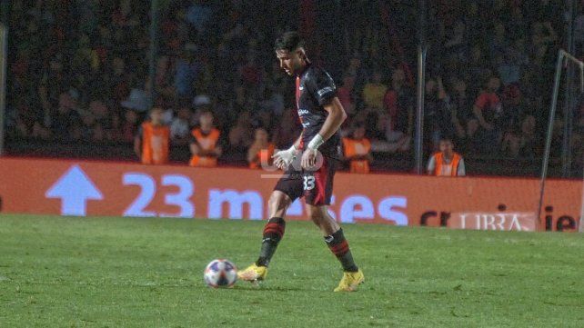Facundo Garcés demostró en el empate de Colón contra Talleres que está creciendo en su juego.