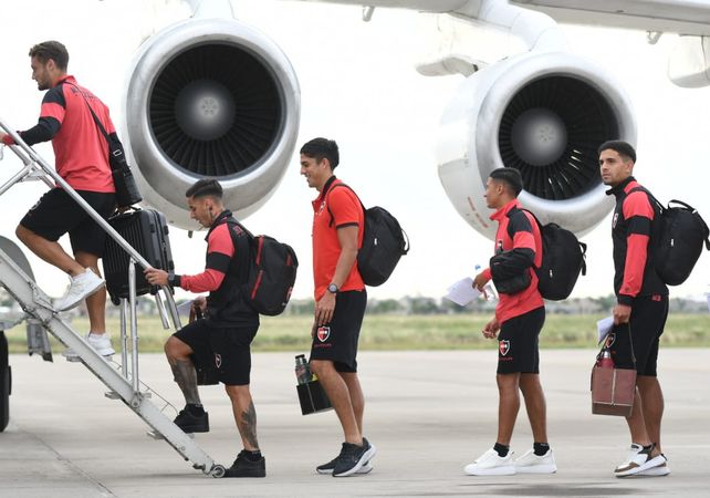 Newells viajó a Chile en vuelo chárter para el debut en la Sudamericana