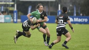 Juan Imhoff en acción, en un duro partido de Duendes ante Tala de Córdoba.