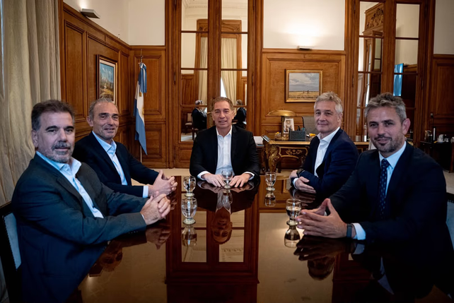 C&oacute;nclave en la Casa Rosada. Santilli y los primos Eduardo y Mart&iacute;n Menem recibieron a Ritondo y De Andreis.