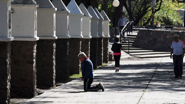 Mendoza: El tradicional Calvario mendocino luce pr&aacute;cticamente vac&iacute;o