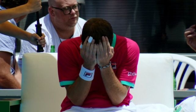 Peque Schwartzman no tiene consuelo. Una molestia lo sacó de competencia.