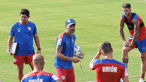 Las prioridades que tiene Kily González en el mercado de pases de Unión