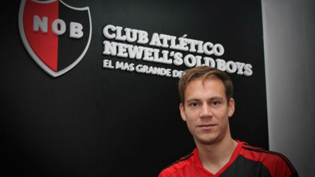 Nery Leyes estampó la firma y se convirtió en nuevo refuerzo de Newells